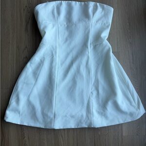 Chic Strapless White Dress